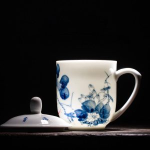 Ceramic teacup hand-painted underglaze blue and white porcelain office with lid conference room cup bone china drinking tea cup-lotus